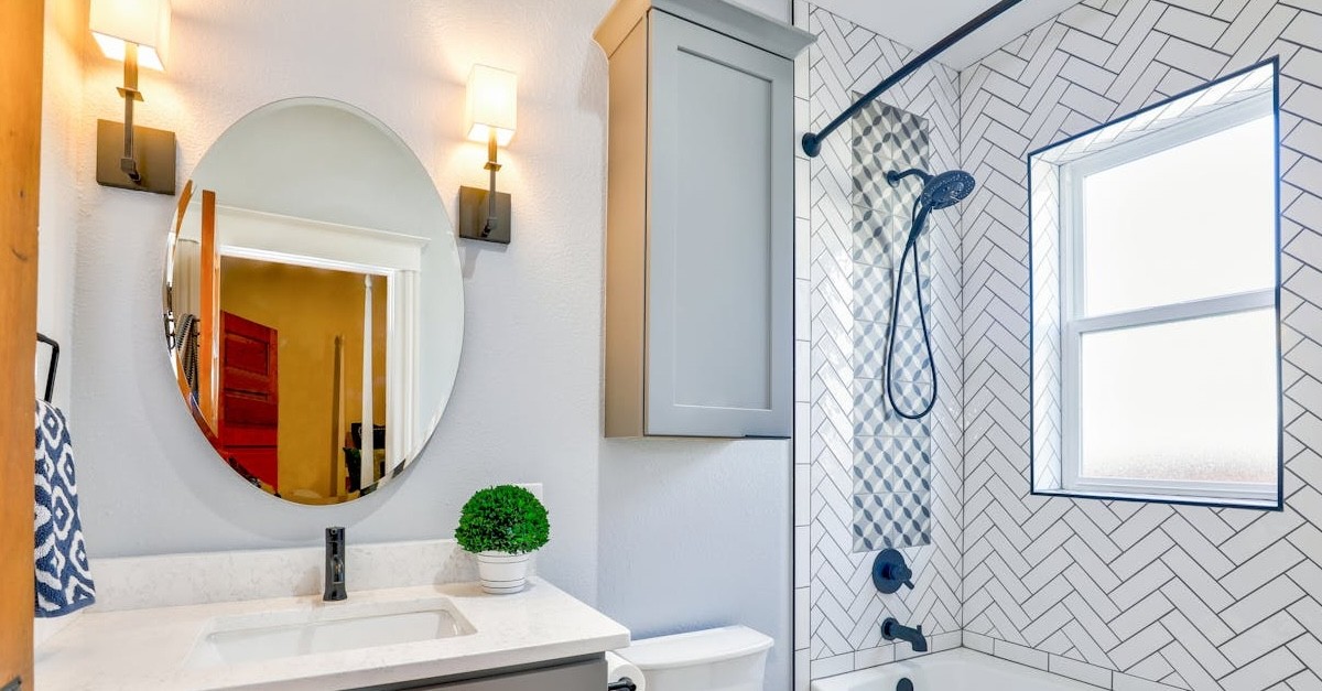 bagno con vasca e doccia bagno con vasca e doccia