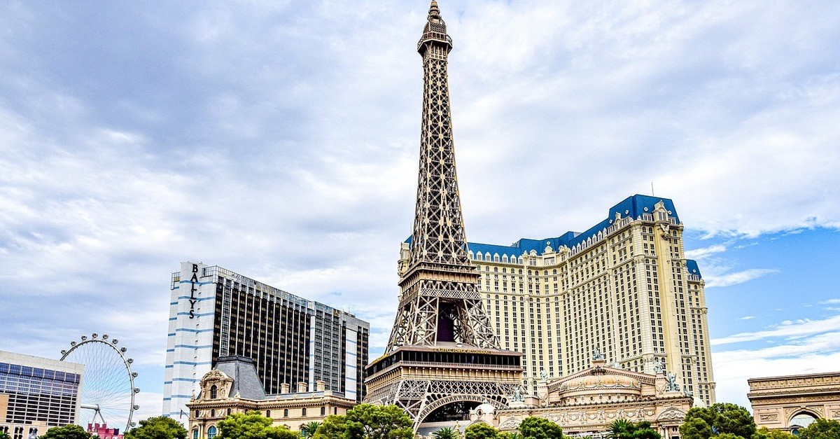 Un'immagine di Paris Las Vegas con la sua iconica replica della Torre Eiffel