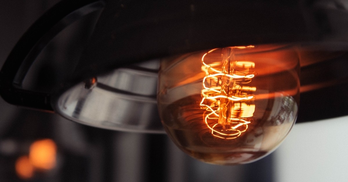 Particolare di una lampada con luce calda Particolare di una lampada con luce calda
