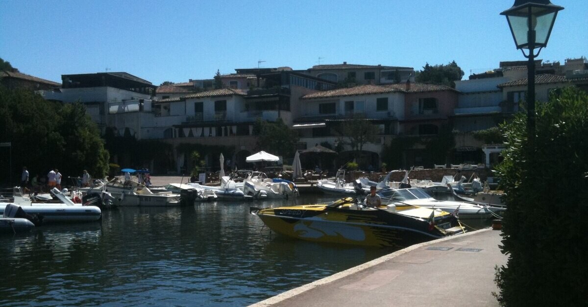 Il porticciolo di Portocervo con le barche ormeggiate