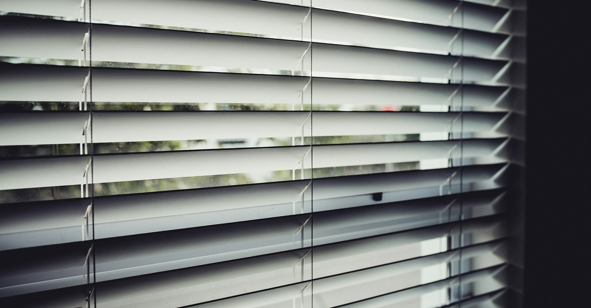 primo piano di una tenda veneziana