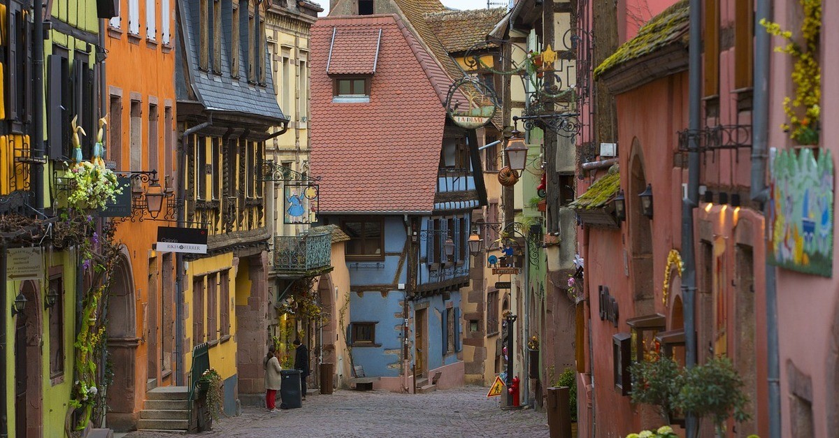 Uno scorcio delle vie colirate di Riquewir