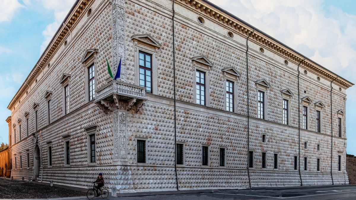 cosa vedere al palazzo dei diamanti