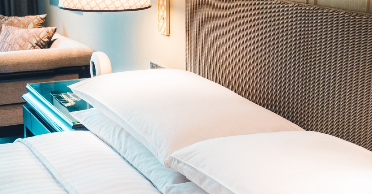 cuscini in lattice sul letto