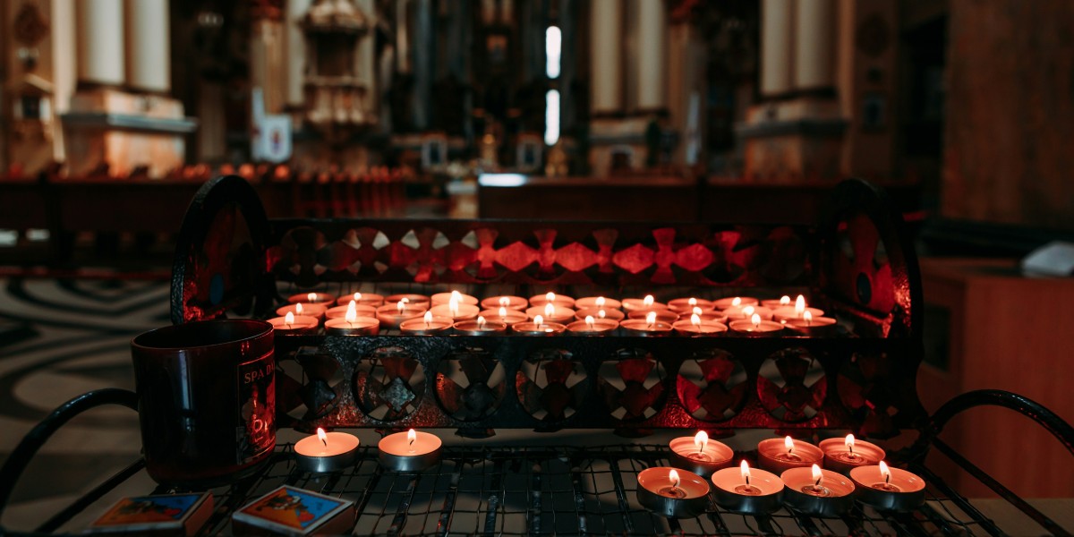 candela accesa di notte