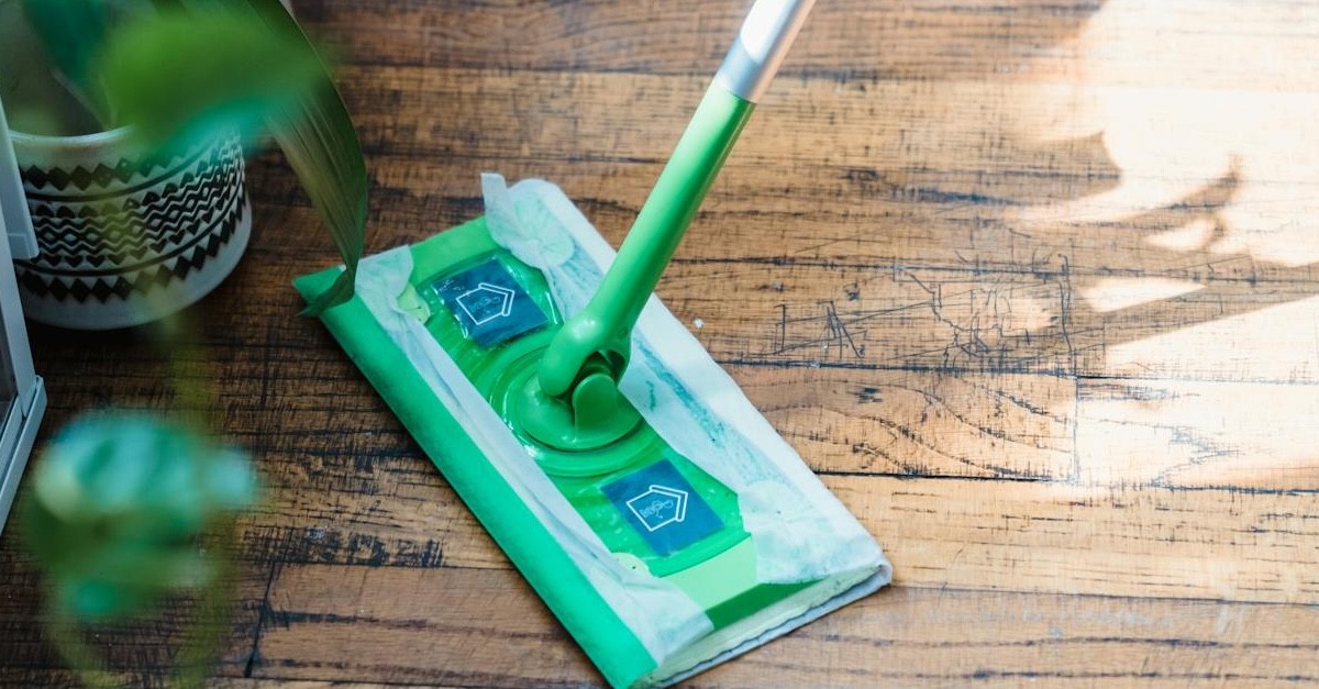 lavare un parquet rovinato