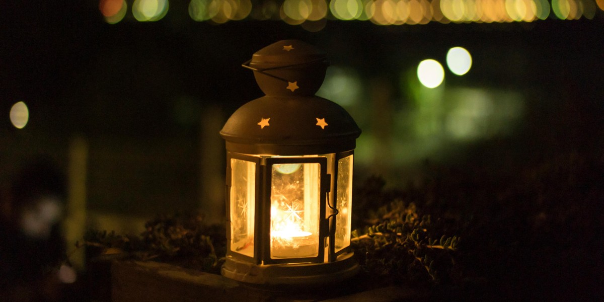 candela accesa di notte