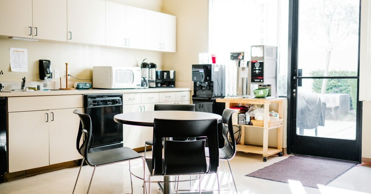 una cucina opaca abitabile