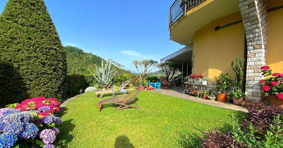 Violetta bifamiliare con giardino attrezzato 