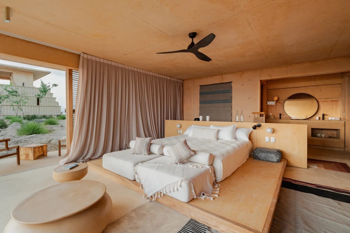 Los muebles y los detalles ornamentales textiles están hechos a medida y mantienen motivos tradicionales oaxaqueños.