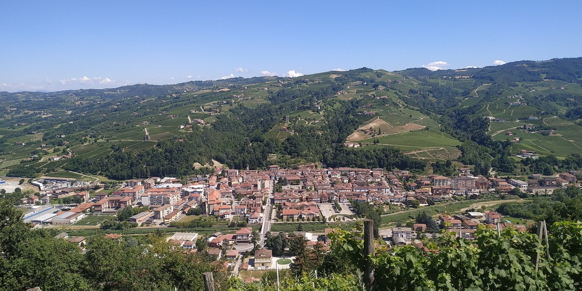 paese di cesare pavese