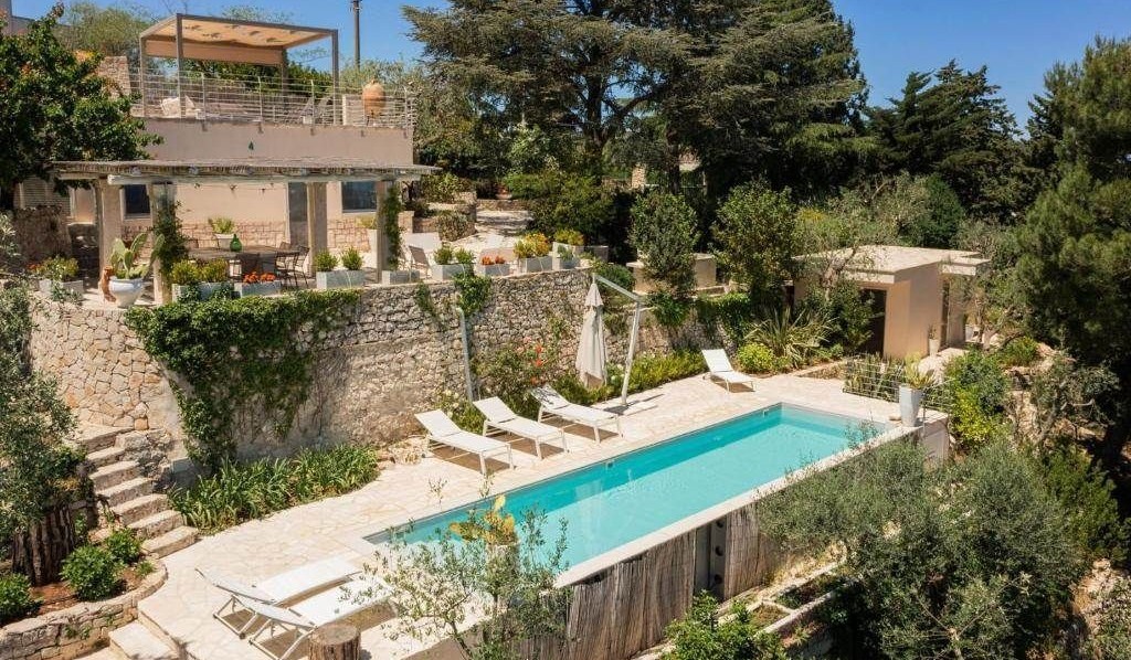 Panoramic Villa with Infinity Pool in Selva di Fasano