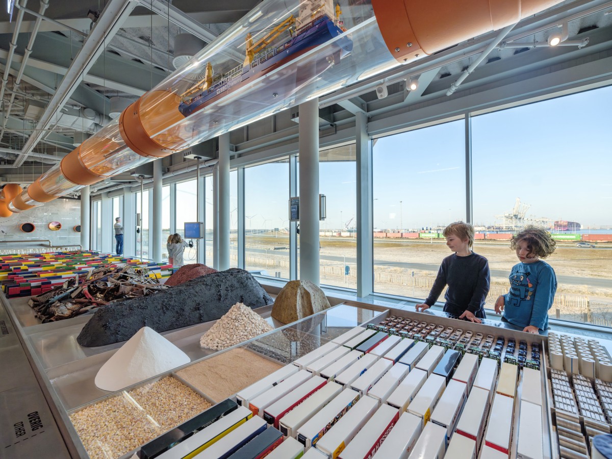 Il suggestivo centro espositivo Portlantis