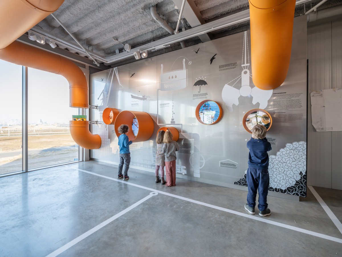 Il suggestivo centro espositivo Portlantis