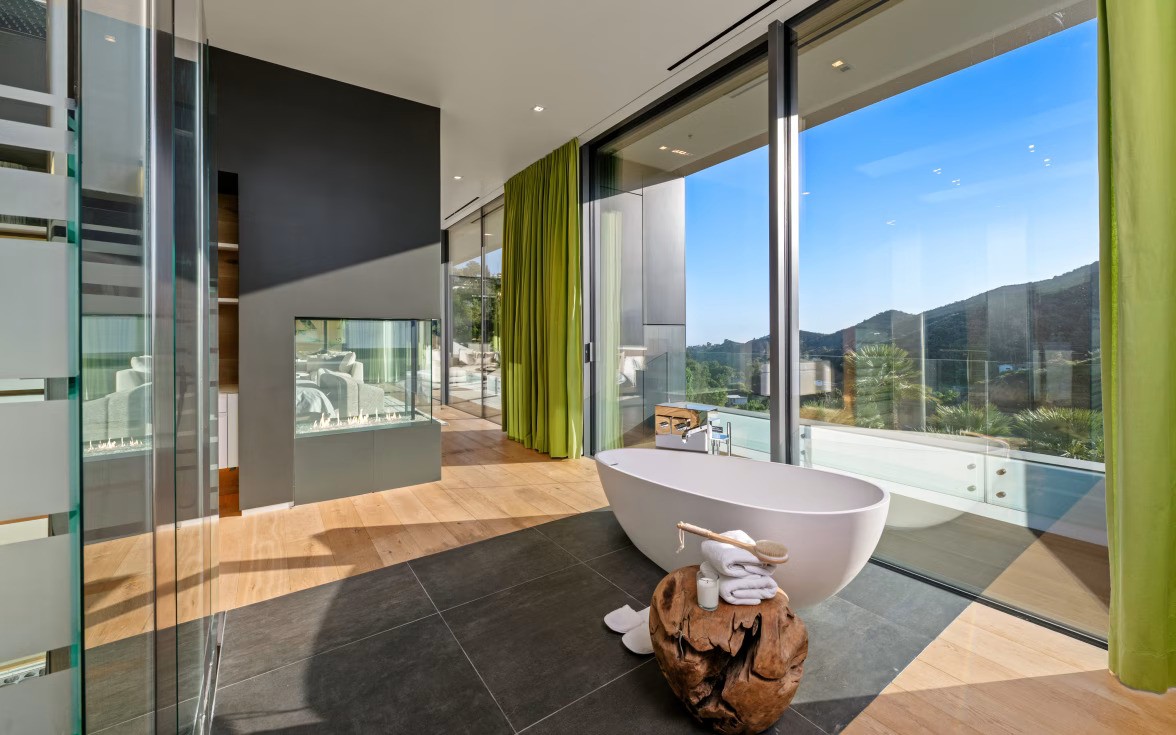 La mansión de Gene Simmons en Beverly Hills, California