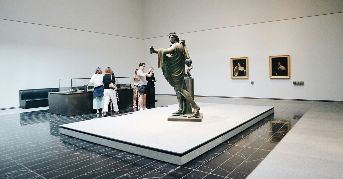 Una delle sale espositive del Louvre di Abu Dhabi Una delle sale espositive del Louvre di Abu Dhabi