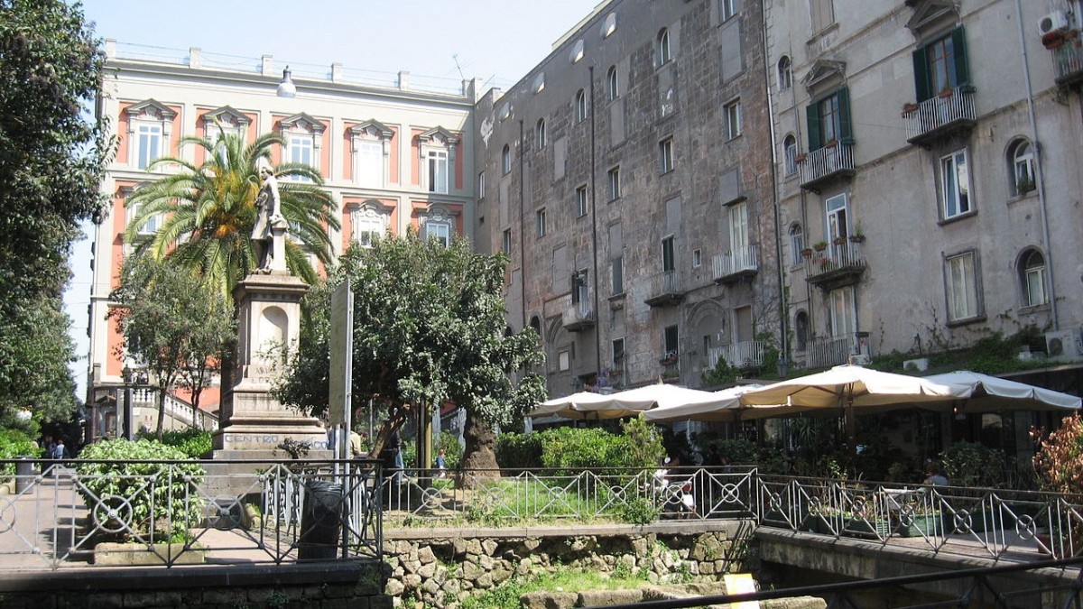 perche via dei tribunali a napoli si chiama cosi