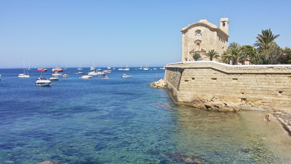 isola abitata piu piccola della spagna