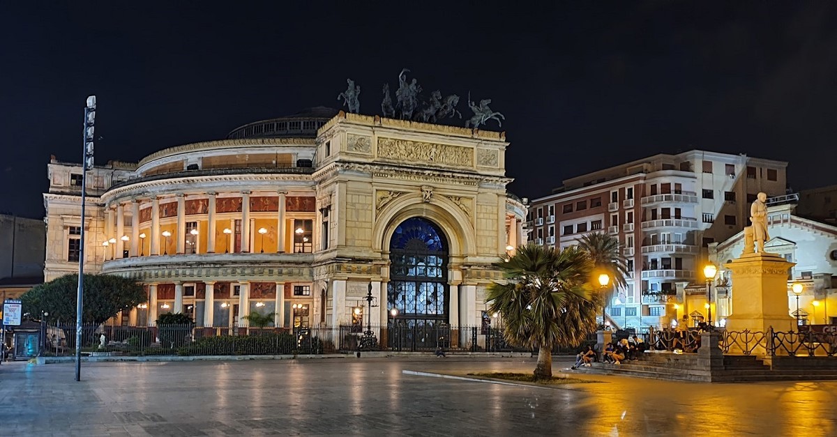 Il teatro Politeama di Palermo Il teatro Politeama di Palermo