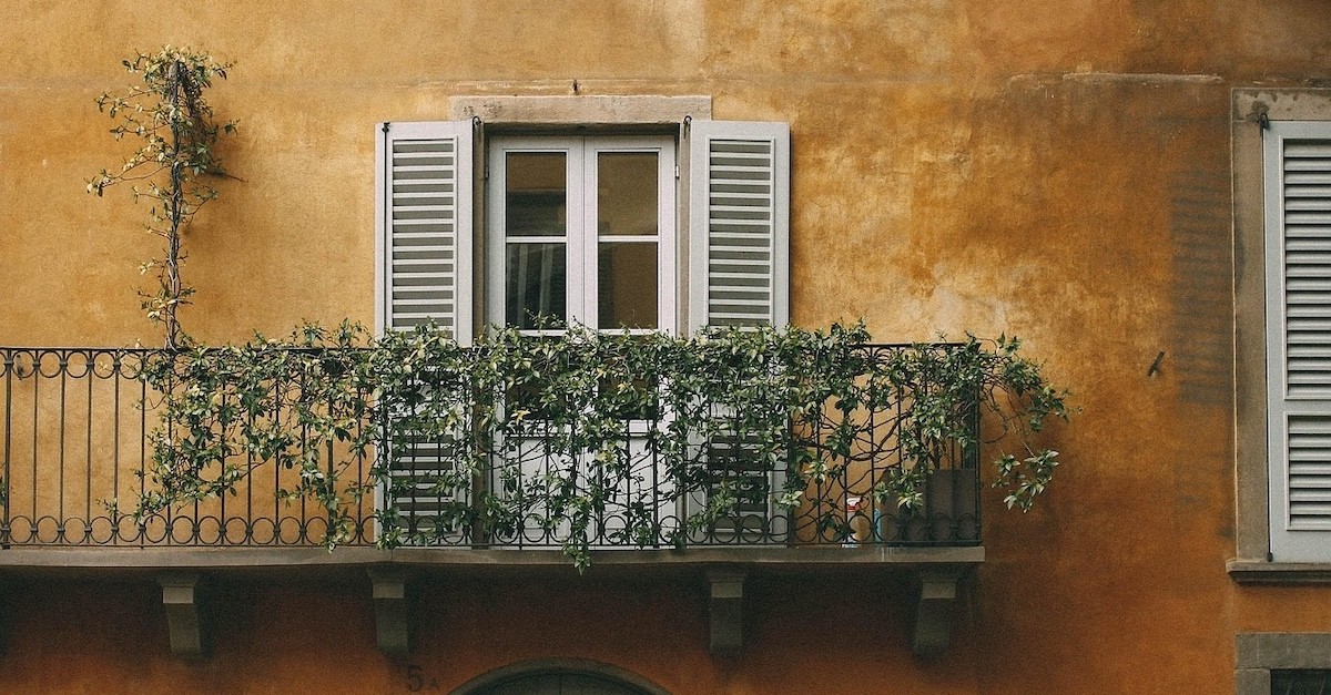 Balcone con dei fiori