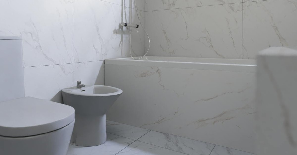 bidet in bagno bianco