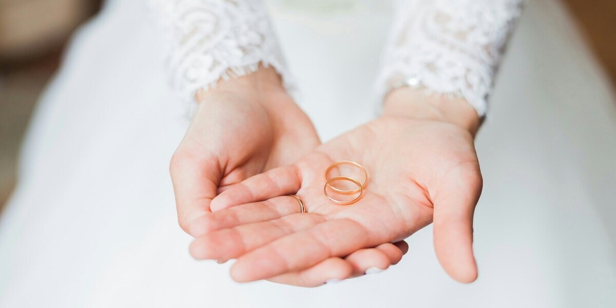 scambio di fedi matrimonio giovani 