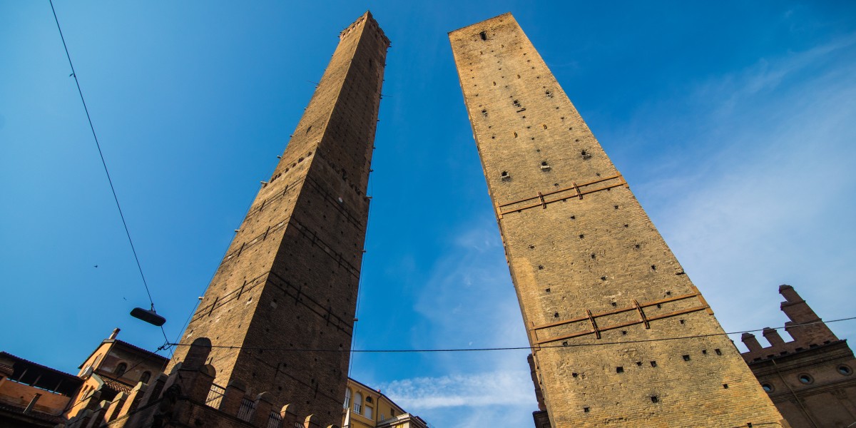 torre degli asinelli leggenda