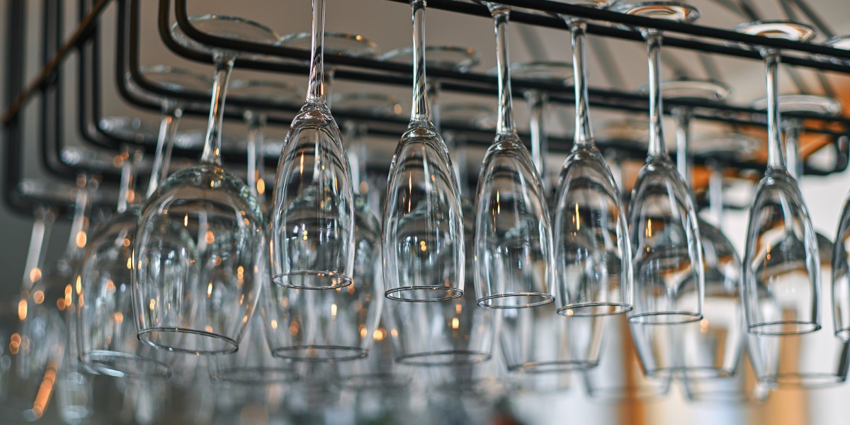 come togliere la patina bianca dai bicchieri 