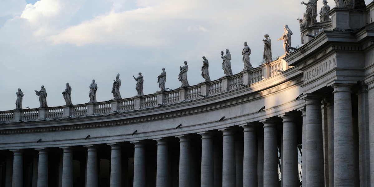 quante colonne ci sono in Piazza San Pietro