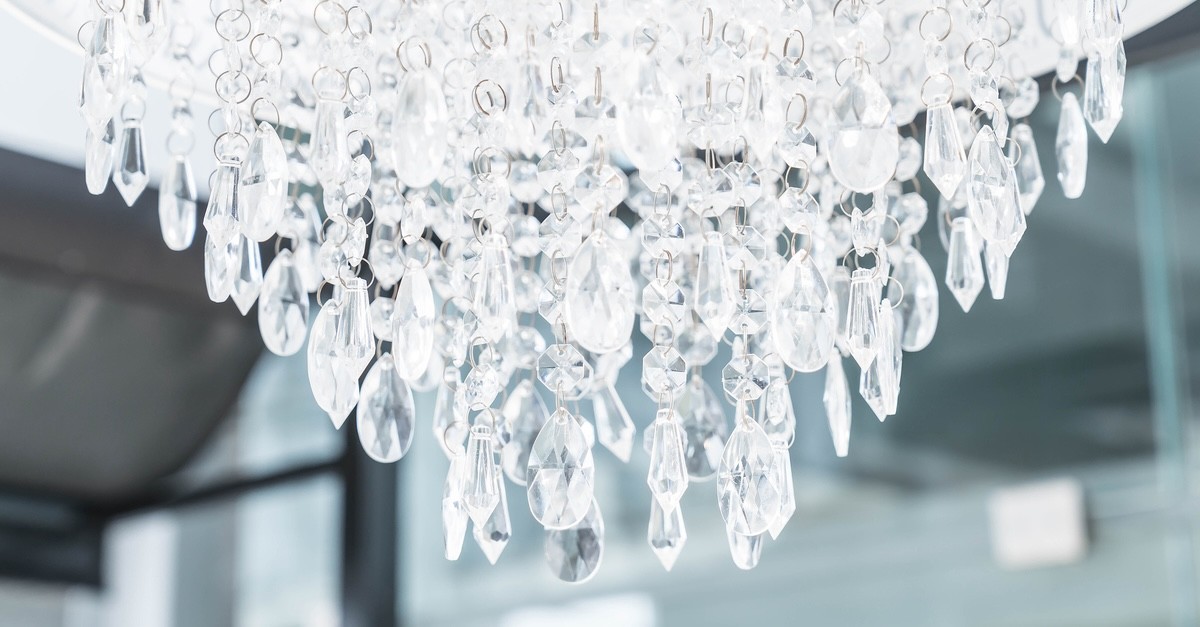 lampadario bianco di cristallo