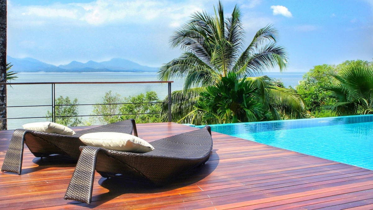 arredamento piscina di lusso