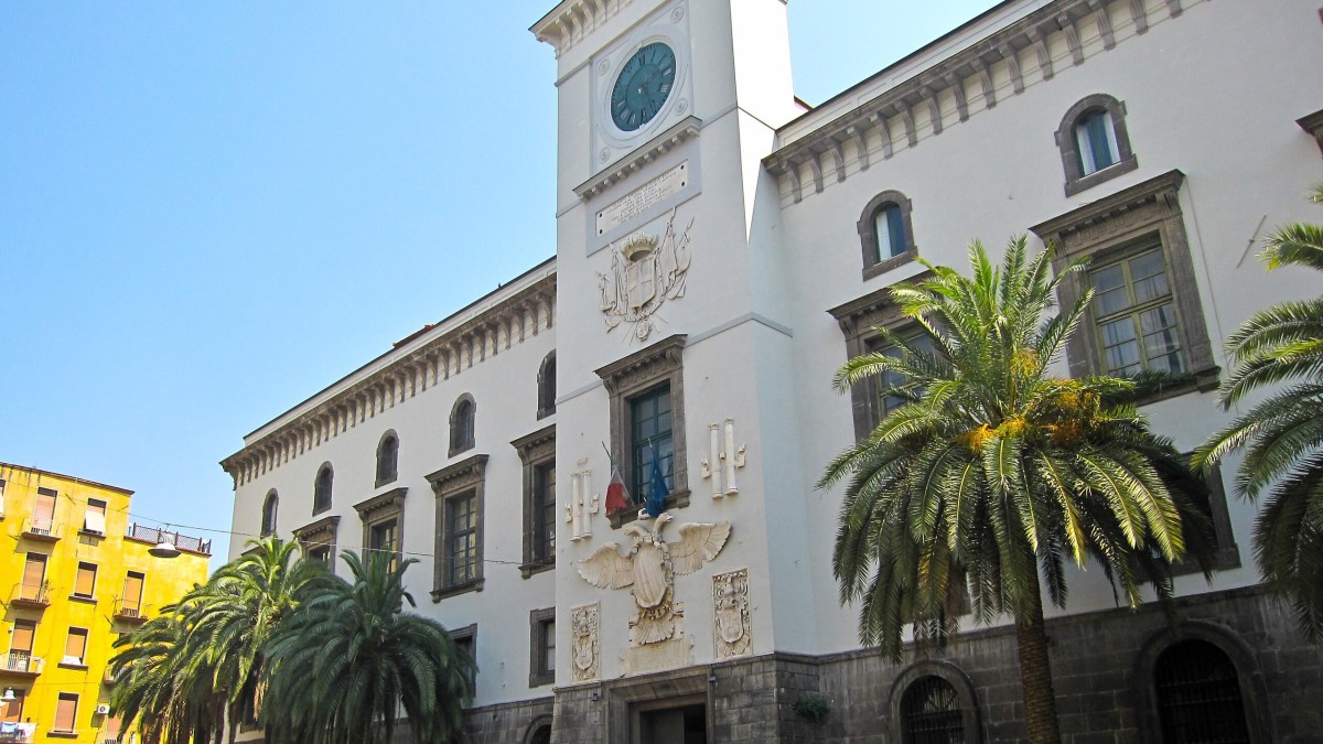 perche via dei tribunali a napoli si chiama cosi