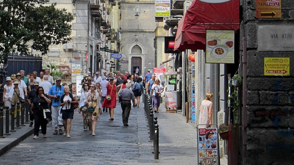 perche via dei tribunali a napoli si chiama cosi