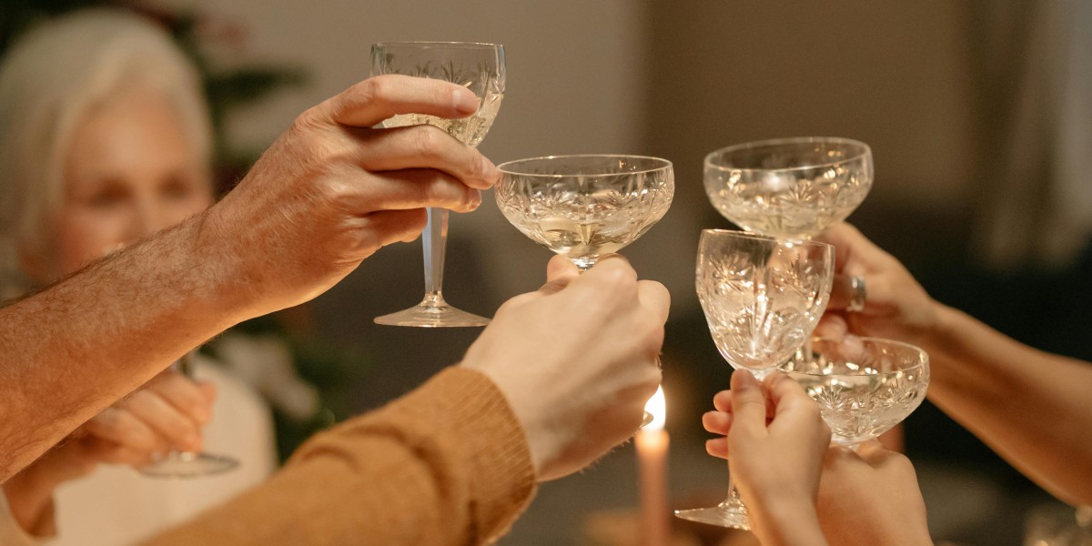 come togliere la patina bianca dai bicchieri 