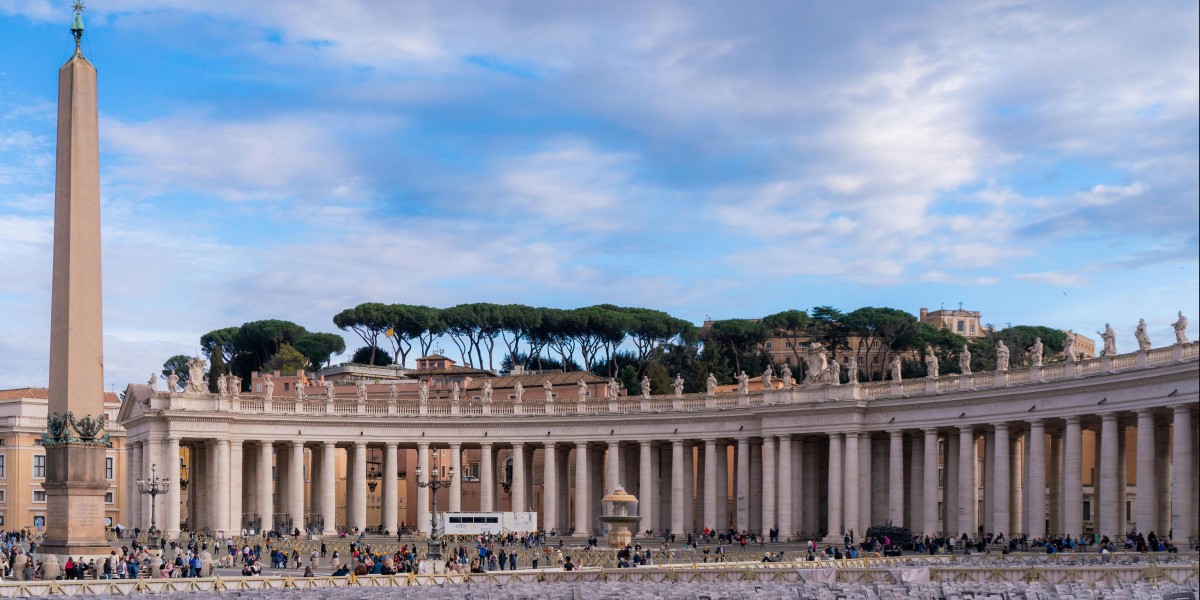 quante colonne ci sono in Piazza San Pietro