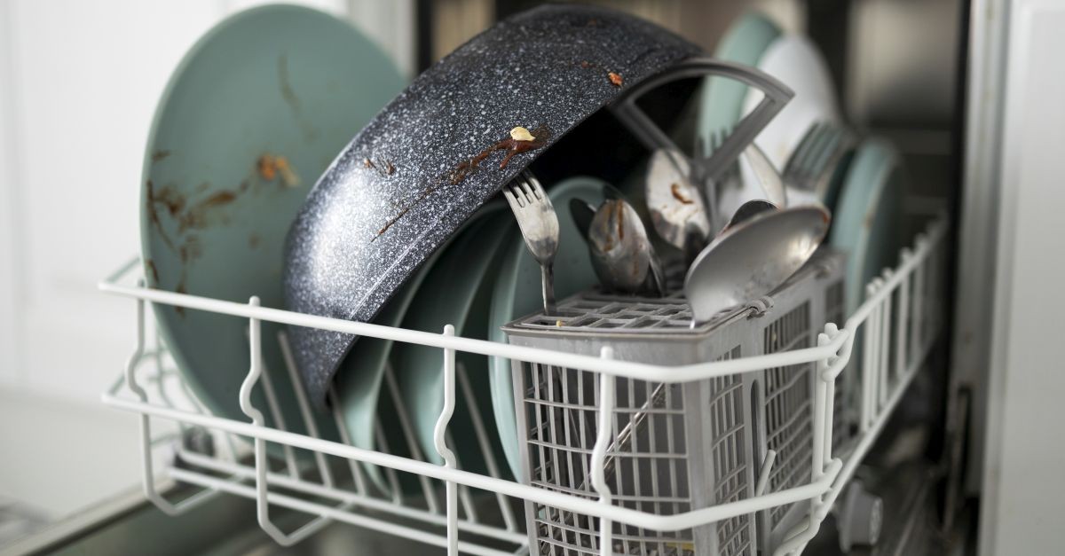 piatti sporchi nella lavastoviglie