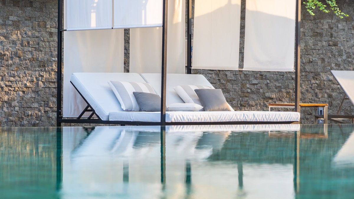 arredamento piscina di lusso