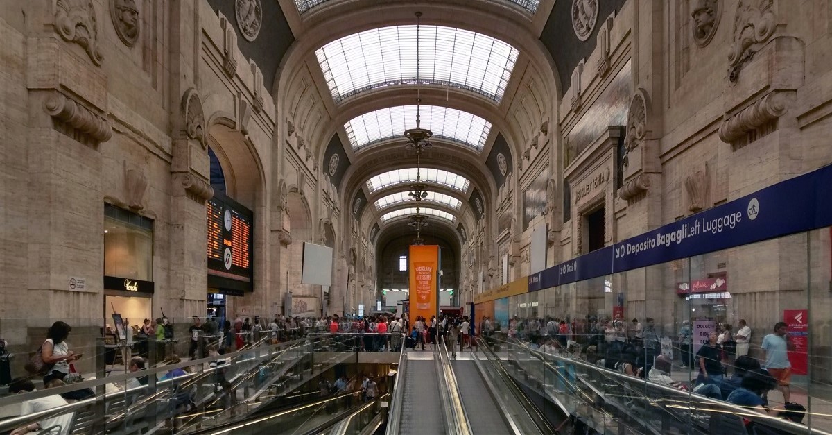 La sala arrivi della Stazione Centrale di Milano La sala arrivi della Stazione Centrale di Milano