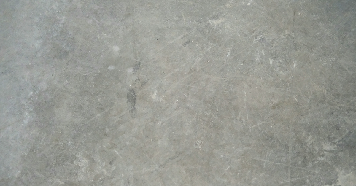 un pavimento in cemento