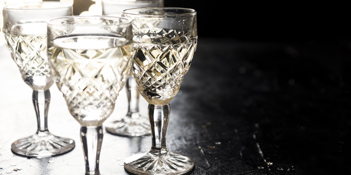 come togliere la patina bianca dai bicchieri 