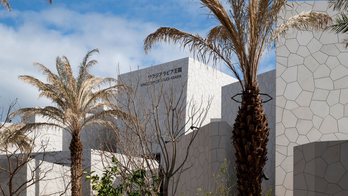 El Pabellón de Arabia Saudí para la Expo 2025 de Osaka ha sido diseñado por el estudio Foster + Partners, en colaboración con la agencia de diseño Journey.