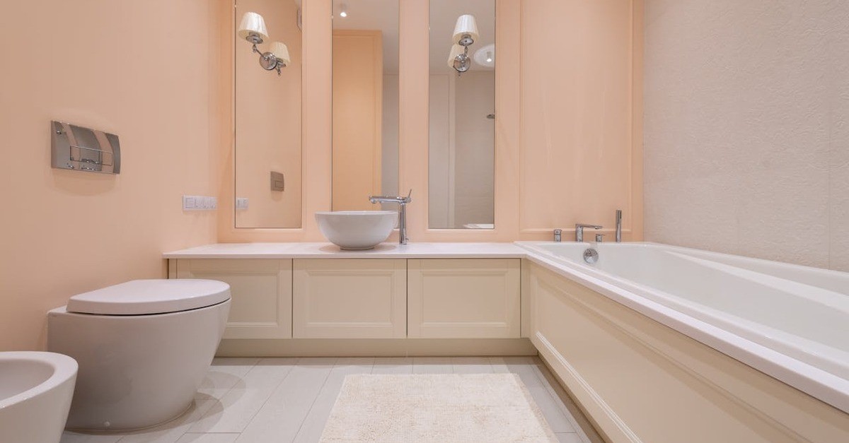 Un water a pavimento, una scelta piú classica