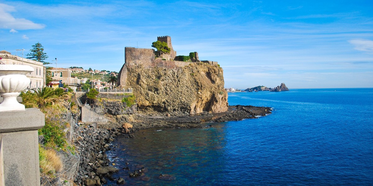 Castelli sul mare in Sicilia