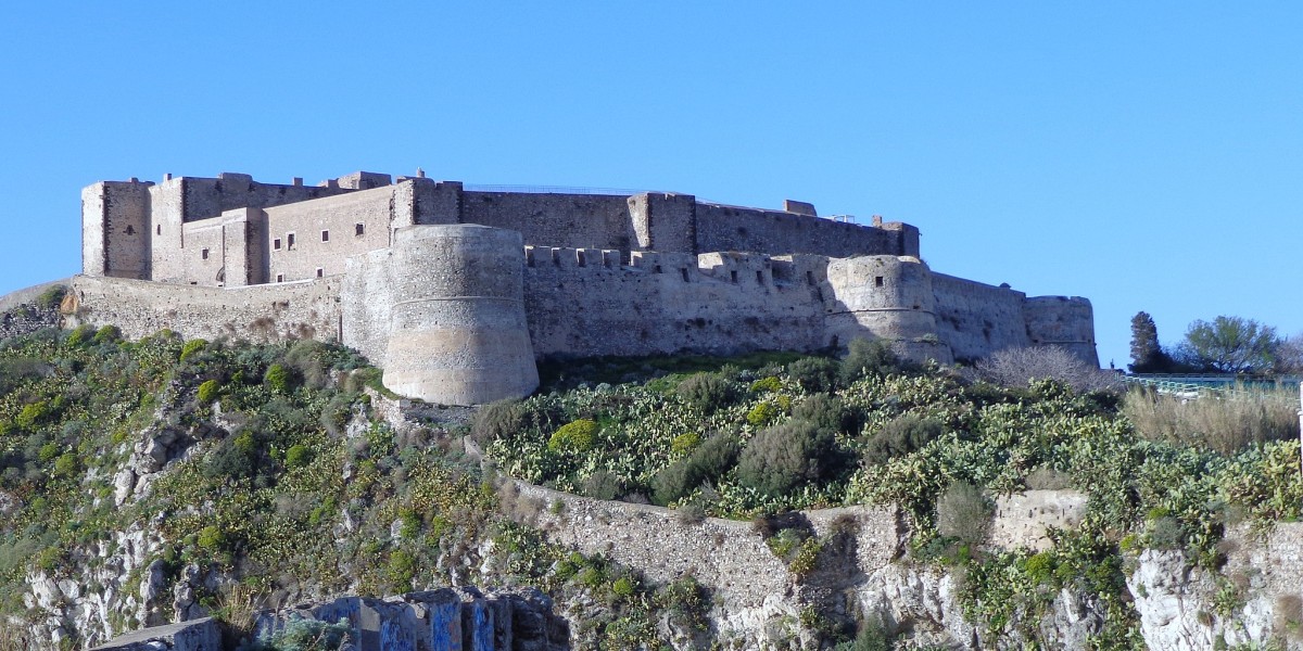 Castelli sul mare in Sicilia