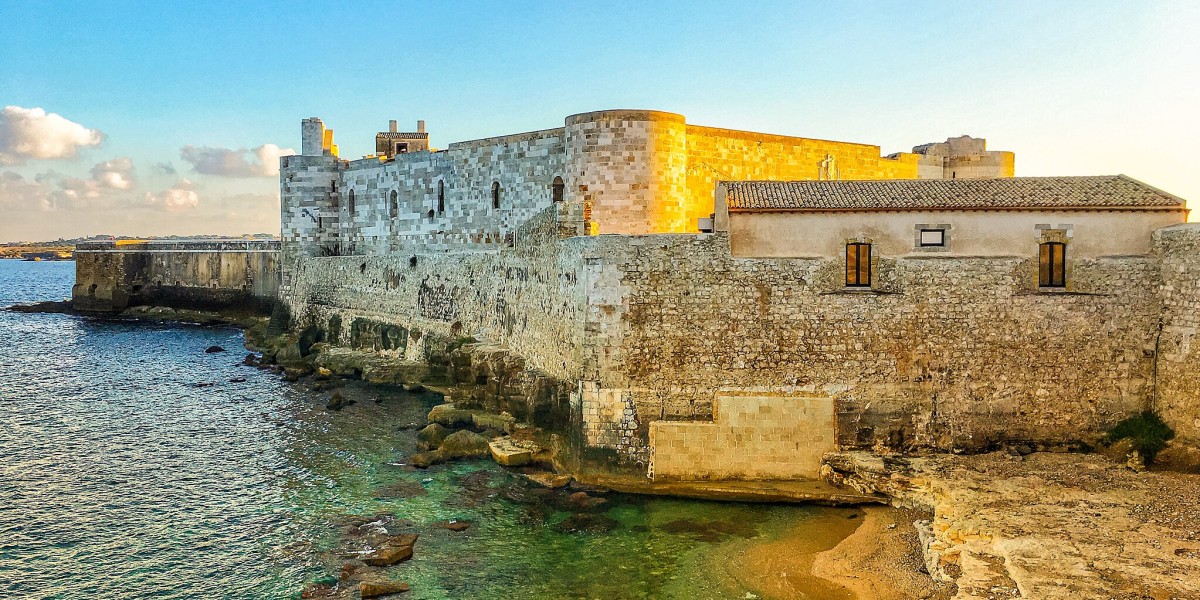 Castelli sul mare in Sicilia