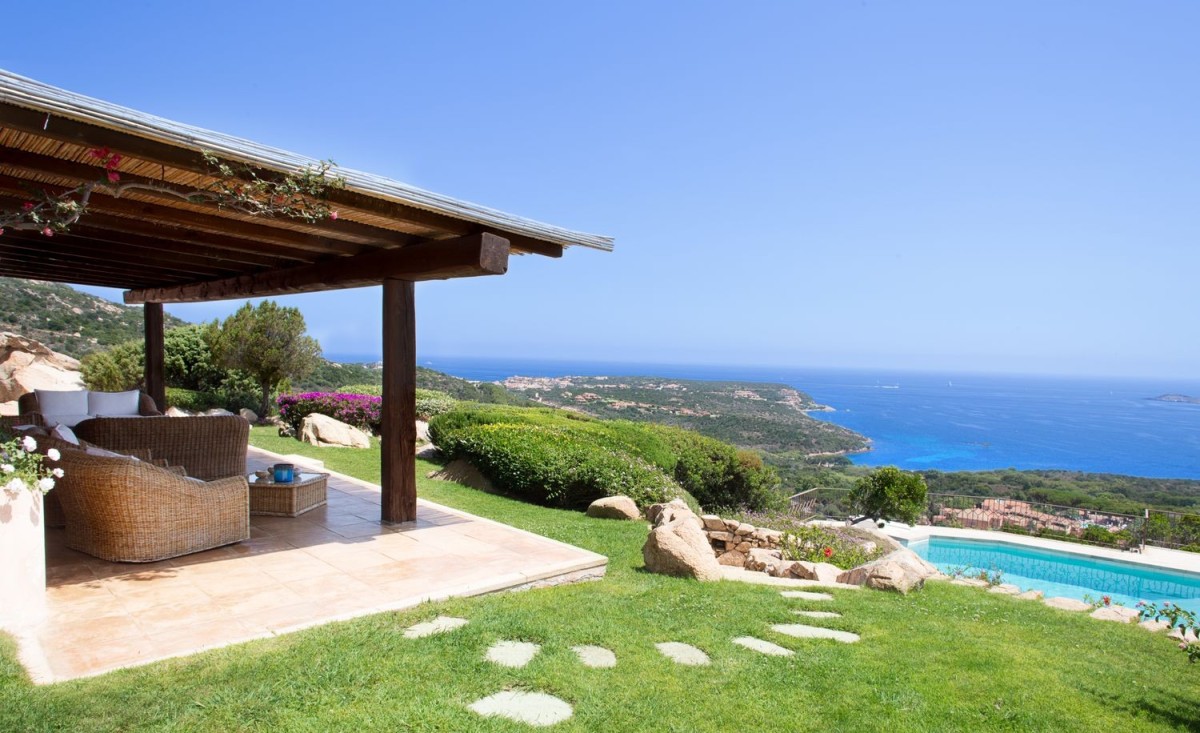 Sea view villa for sale in Italy