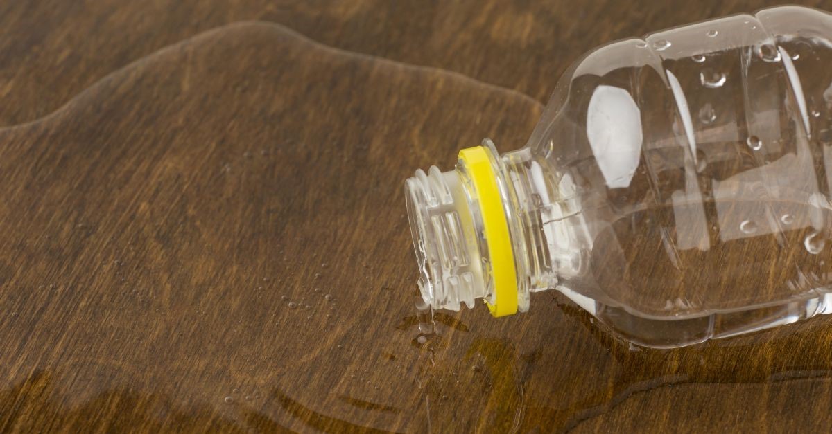 come fare un irrigatore a goccia con una bottiglia di plastica