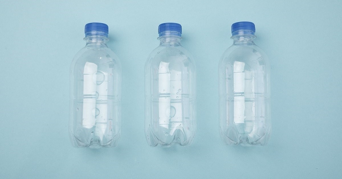 come fare un irrigatore a goccia con una bottiglia di plastica