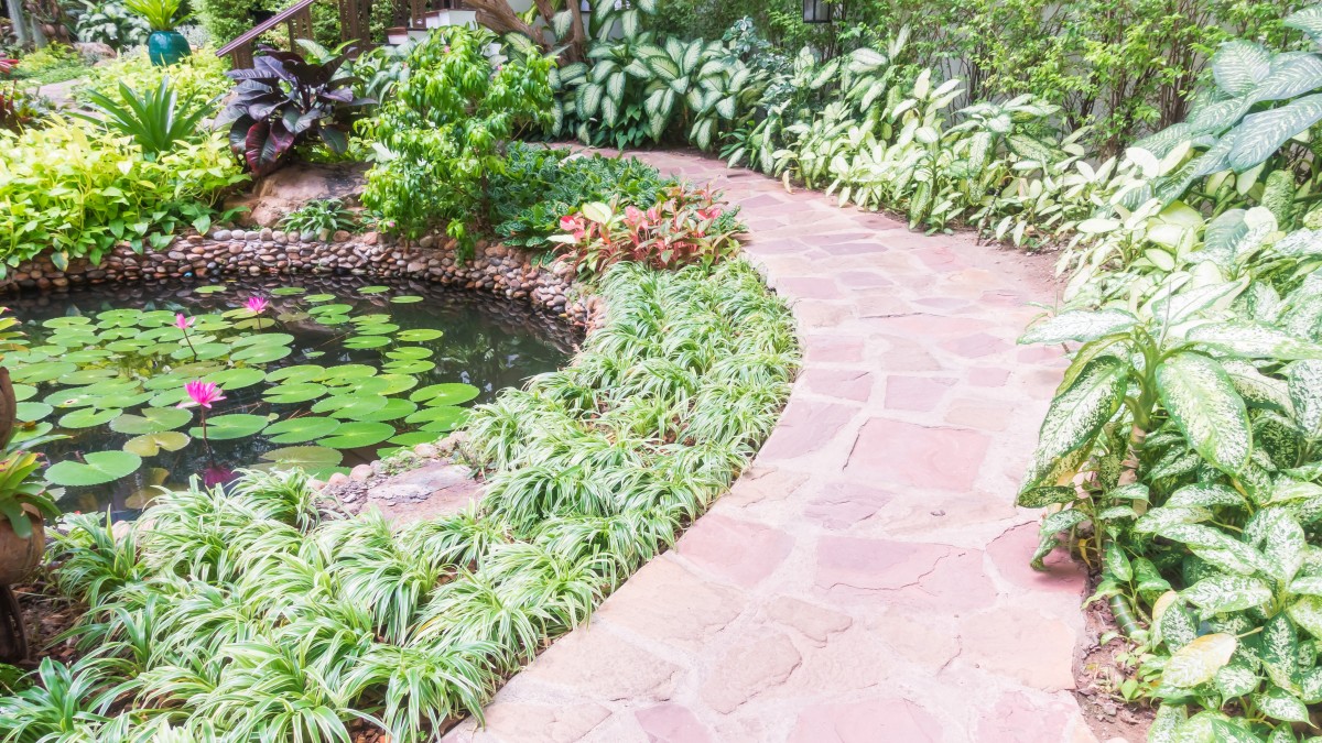 decorare giardino con i sassi