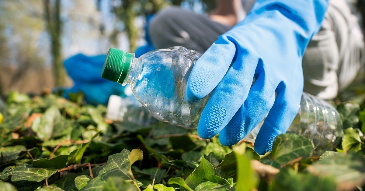 come fare un irrigatore a goccia con una bottiglia di plastica